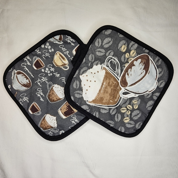 Coffee Themed Pot Holders, Oven Mitts, And Tablecloth NEW - Picture 2 of 9